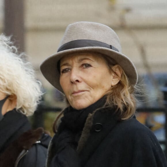 Exclusif - Claire Chazal arrive aux obsèques de Jean-Marie Rossi en l'église Saint-François-Xavier à Paris le 10 décembre 2021. © Christophe Clovis/Bestimage 