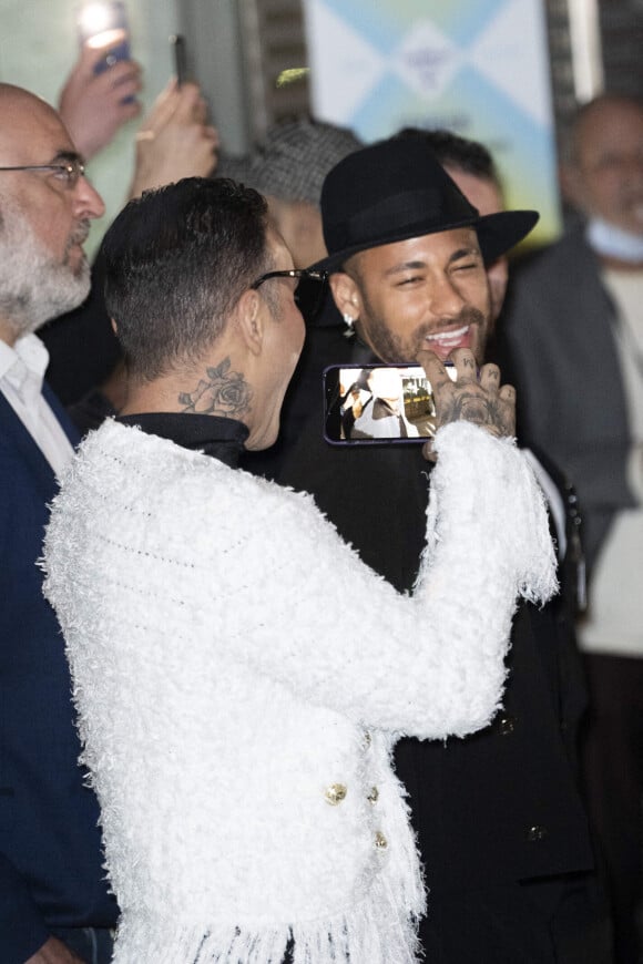 Neymar arrive au Carreau du Temple pour assister au défilé de mode Balmain, collection automne-hiver 2022/2023. Paris, le 2 mars 2022 © JB Autissier / Panoramic / Bestimage