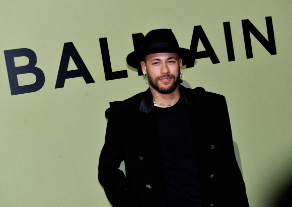 Neymar Jr assiste au défilé de mode Balmain, collection automne-hiver 2022/2023, au Carreau du Temple. Paris, le 2 mars 2022 © Veeren-Christophe Clovis / Bestimage