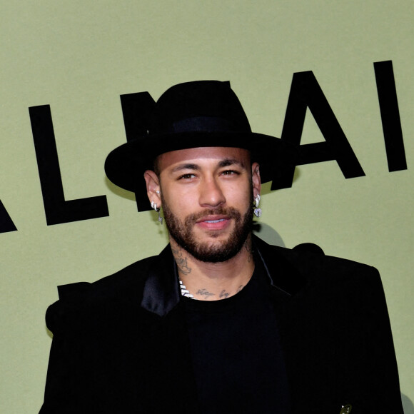 Neymar Jr assiste au défilé de mode Balmain, collection automne-hiver 2022/2023, au Carreau du Temple. Paris, le 2 mars 2022 © Veeren-Christophe Clovis / Bestimage