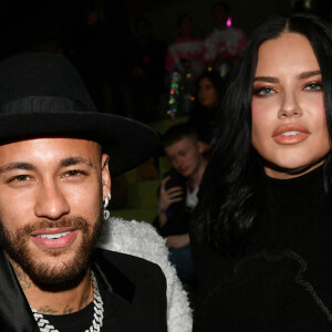 Neymar Jr et Adriana Lima, enceinte, assistent au défilé de mode Balmain, collection automne-hiver 2022/2023, au Carreau du Temple. Paris, le 2 mars 2022 © Veeren-Christophe Clovis / Bestimage