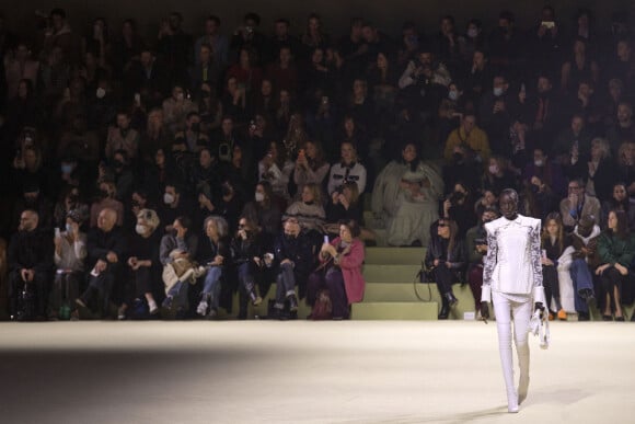 Défilé de mode Balmain, collection automne-hiver 2022/2023, au Carreau du Temple. Paris, le 2 mars 2022