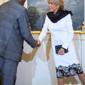 Roch Marc Christian Kabore, president du Burkina Faso, Emmanuel Macron, president de la Republique francaise, sa femme Brigitte Macron - Dîner des chefs d'Etats et de Gouvernements, des chefs des Organisations internationales, des acteurs du numérique ainsi que des partenaires du Forum au palais de l'Elysée à Paris. Le 11 novembre 2021