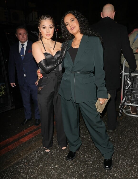 Mabel et sa mère Neneh Cherry assistent aux NME Awards à la Brixton Academy. Londres, le 2 mars 2022.