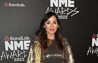 Natalie Imbruglia : Craquante en petite robe dorée, devant FKA twigs, Mabel et sa maman