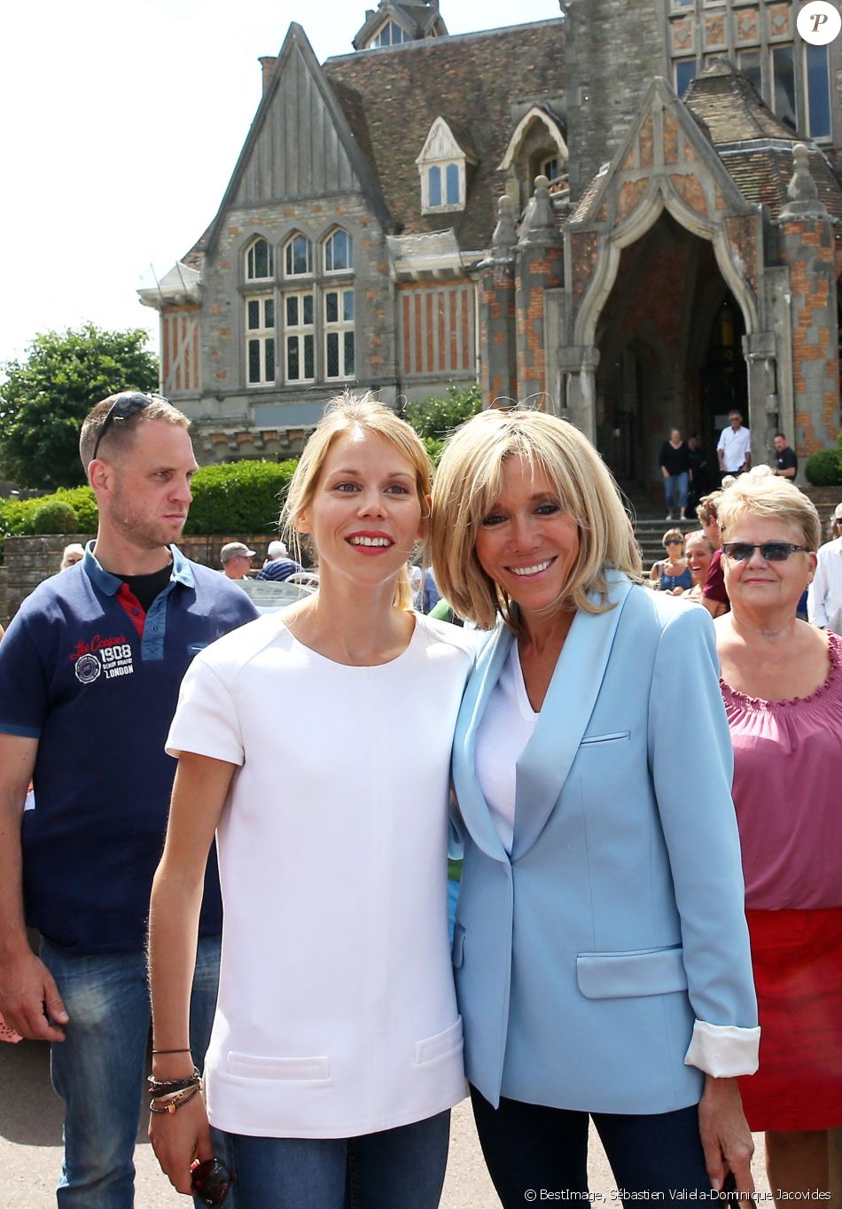 La Première Dame Brigitte Macron Et Sa Fille Tiphaine Auzière Vont ...