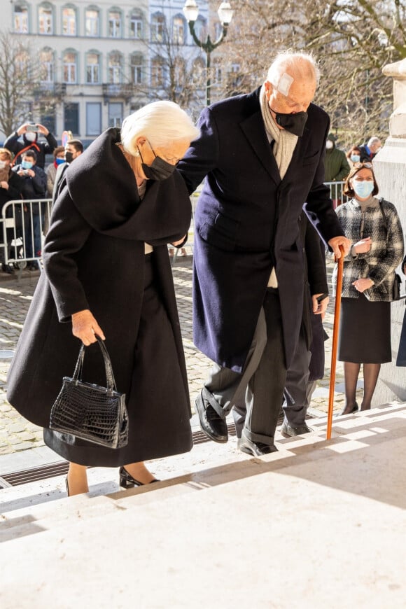 Le roi Albert II et la reine Paola de Belgique - Célébration eucharistique annuelle à la mémoire des membres décédés de la famille royale de Belgique à l'église Onze-Lieve-Vrouw de Laeken en Belgique le 17 février 2022.