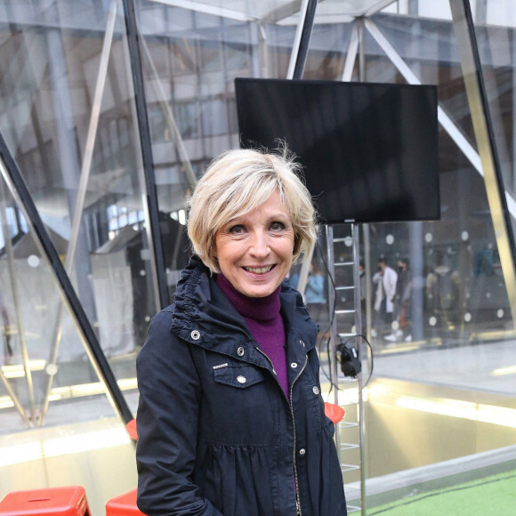 Exclusif - Les coulisses du bulletin météo avec Évelyne Dhéliat pour les 30 ans de la Fête de la Science à la Sorbonne le 9 octobre 2021. © Panoramic / Bestimage