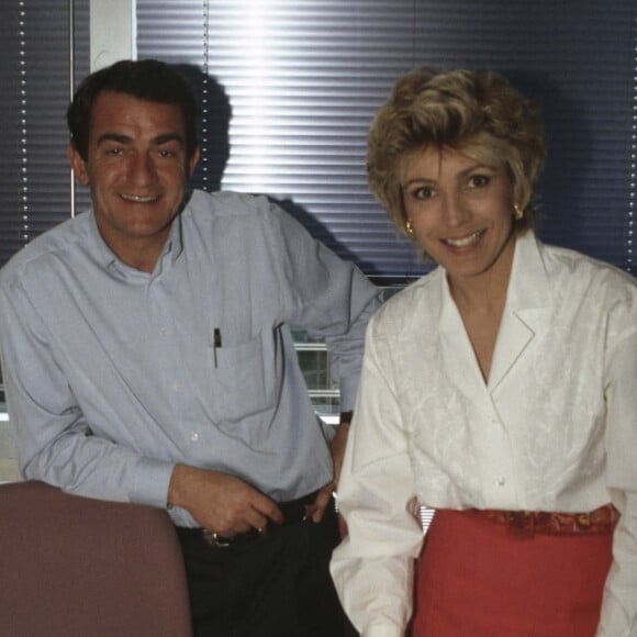 Archives - En France, à Paris, Evelyne Dhéliat et Jean-Pierre Pernaut, dans les locaux de TF1