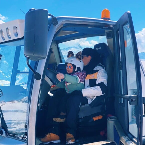 Alizée : vacances à la neige avec Grégoire Lyonnet et l'adorable Maggy 