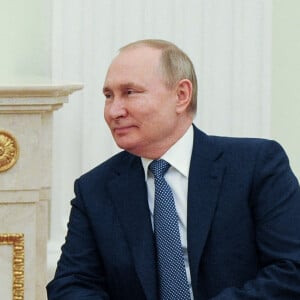 Le président russe Vladimir Poutine reçoit son homologue brésilien Jair Bolsonaro au Kremlin à Moscou, le 16 février 2022.