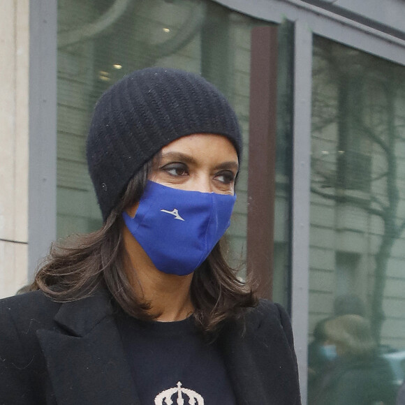 Exclusif - Karine le Marchand à sa sortie d'un enregistrement radio dans les studios RTL à Paris, France.
