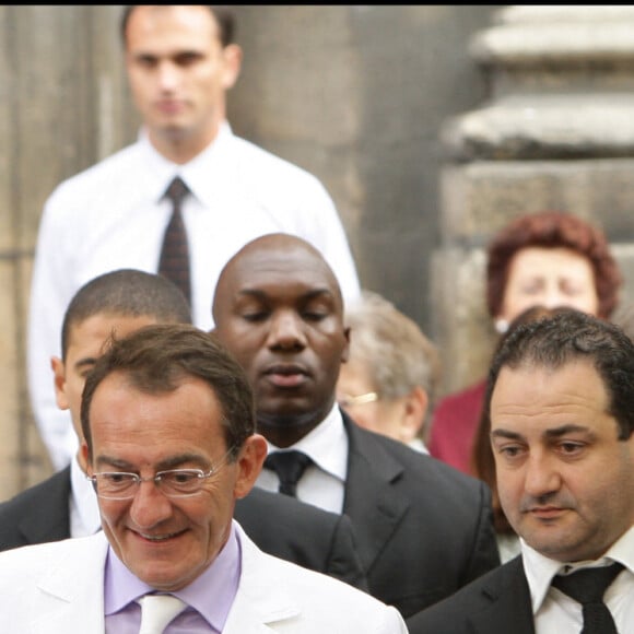 Jean-Pierre Pernaut et Nathalie Marquay lors de leur mariage à l'église des Bilettes, dans le 4e arrondissement de Paris, en 2007