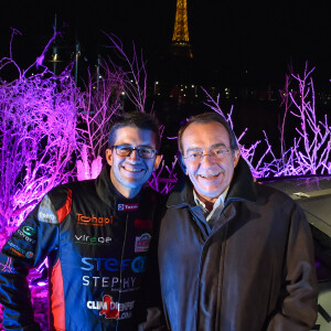 Jean-Pierre Pernaut et son fils Olivier Pernaut - Présentation de la nouvelle voiture de Margot Laffite, Jean-Pierre et Olivier Pernaut pour le trophée Andros à Paris le 26 novembre 2015. La compagnie des Bateaux-Mouches est leur partenaire officiel. © Lionel Urman / Bestimage