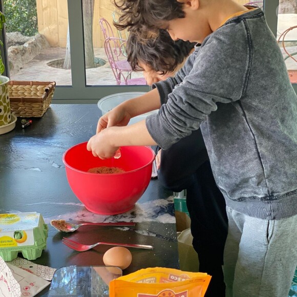 Sophie Ferjani dévoile une photo de deux de ses enfants en train de cuisiner, janvier 2021
