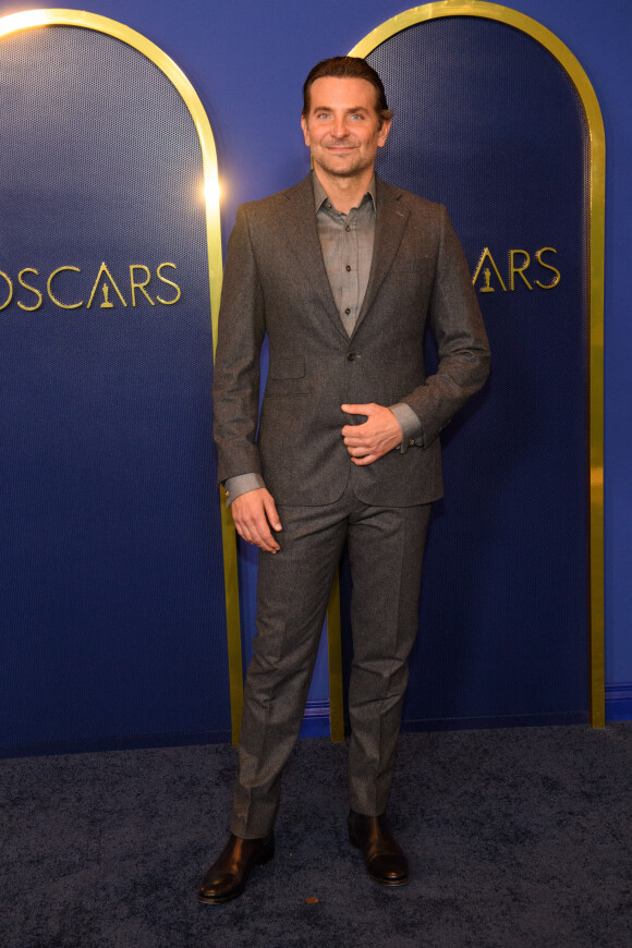 Bradley Cooper au photocall du déjeuner des nominés de la 94ème édition des Oscar à Los Angeles, le 7 mars 2022.