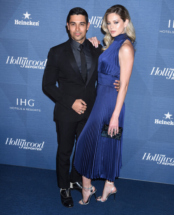 Wilmer Valderrama et sa compagne Amanda Pacheco au photocall de la soirée "The Hollywood Reporter Nominees Night" à Los Angeles, le 7 mars 2022.