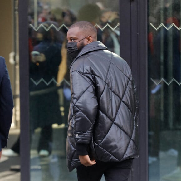 Abd Al Malik arrive au Grand Palais Éphémère pour assister au défilé de mode Chanel, collection prêt-à-porter automne-hiver 2022-2023. Paris, le 8 mars 2022. © Christophe Clovis / Veeren / Bestimage