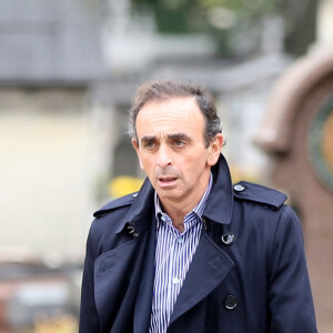 Eric Zemmour - Obsèques du journaliste Philippe Cohen au Père Lachaise à Paris. Le 25 octobre 2013