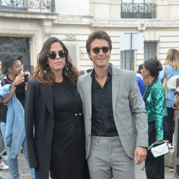 Anouchka Delon enceinte et son compagnon Julien Dereims - Arrivées au défilé Elie Saab "Collection Prêt-à-Porter Printemps/Eté 2020" lors de la Fashion Week de Paris (PFW), le 28 septembre 2019. © Veerren Ramsamy - Christophe Clovis / Bestimage 