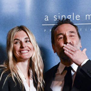 Gilles Lellouche et sa compagne Alizée Guinochet à la première du film "Goliath" au cinéma UGC Normandie à Paris, le 8 mars 2022. © Pierre Perusseau/Bestimage 