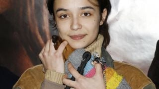 Carmen Kassovitz : La fille de Mathieu Kassovitz, et son petit chiot, stars des cinémas parisiens !