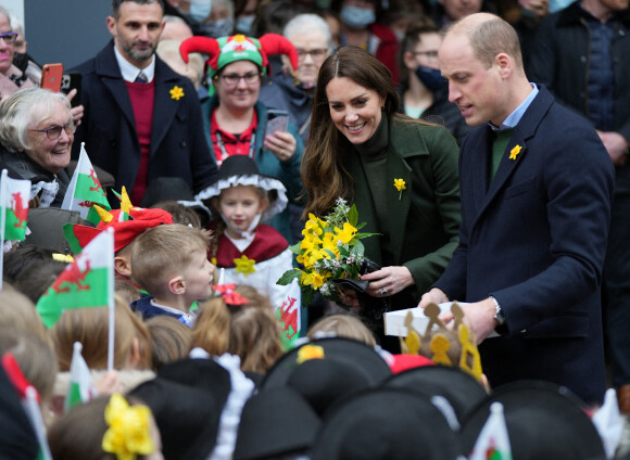 Le prince William, duc de Cambridge, et Kate Catherine Middleton, duchesse de Cambridge, en visite au marché de Abergavenny Market au Pays de Galles, à l'occasion du "St David's Day". Le 1er mars 2022