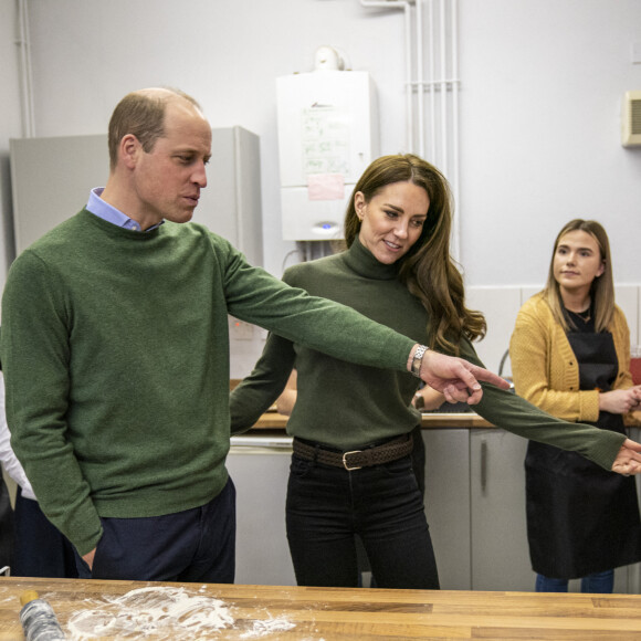 Le prince William, duc de Cambridge, et Catherine (Kate) Middleton, duchesse de Cambridge, au Neon Youth Club de Blaenavon Hwb à Blaenavon, Royaume Uni, le 1er mars 2022.