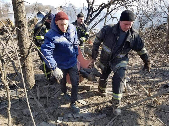 Un civil a été tué par les bombardements russes dans la région de Zhytomyr, en Ukraine. Le 9 mars 2022.