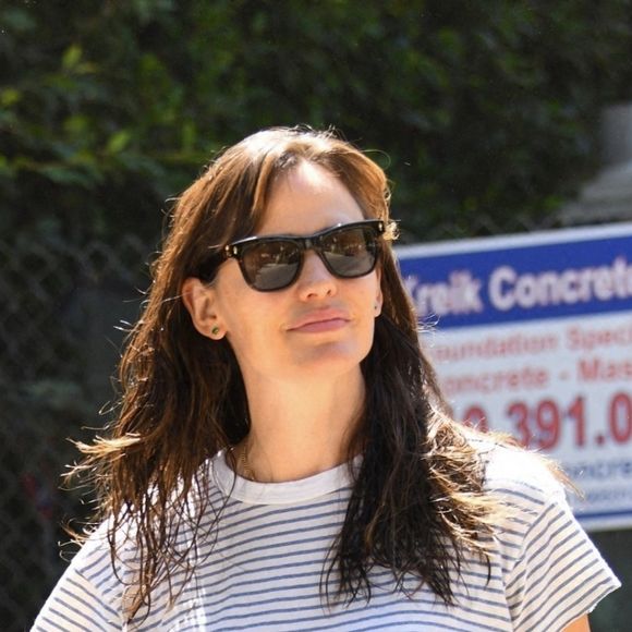 Jennifer Garner contrôle le chantier de sa future maison à Brentwood le 26 aout 2021. 