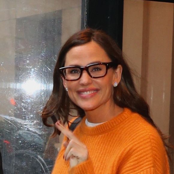 Jennifer Garner quitte une conférence de presse de son dernier film "The Adam Project" à New York le 1er mars 2022. 