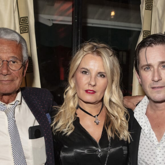 Jean-Marie Périer, Carole Fernandez, Thomas Dutronc - Lancement du nouveau livre de Jean-Marie Périer "Chroniques d'un dilettante" aux éditions Calmann-Lévy, au café littéraire Les Deux magots à Paris le 26 Octobre 2021 - © Jack Tribeca / Bestimage