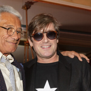 Jean-Marie Périer, Thomas Dutronc - Lancement du nouveau livre de Jean-Marie Périer "Chroniques d'un dilettante" aux éditions Calmann-Lévy, au café littéraire Les Deux magots à Paris le 26 Octobre 2021 - © Jack Tribeca / Bestimage