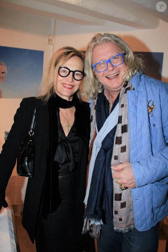 Gabrielle Lazure et Pierre-Jean Chalençon - People au vernissage de l'artiste Paolo Calia à la galerie Mazarine Variations à Paris. Le 18 novembre 2021 