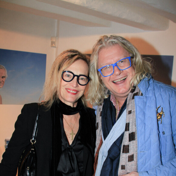 Gabrielle Lazure et Pierre-Jean Chalençon - People au vernissage de l'artiste Paolo Calia à la galerie Mazarine Variations à Paris. Le 18 novembre 2021 