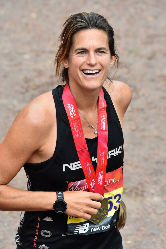 Amélie Mauresmo boucle le marathon de Londres en 3h22'45''.