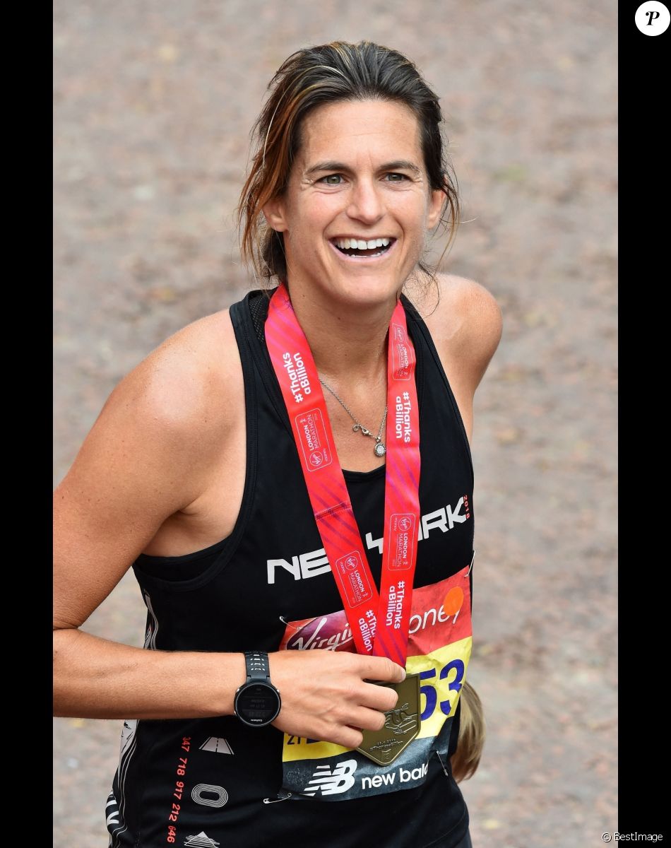 Amélie Mauresmo boucle le marathon de Londres en 3h22'45''.