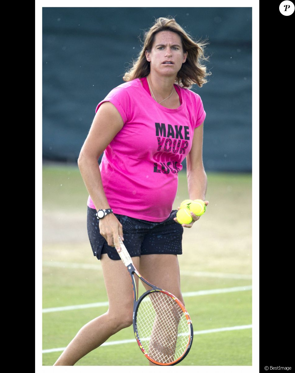 Andy Murray et son entraîneuse Amélie Mauresmo, enceinte lors de l'entraînement au tournoi de tennis de Wimbledon à Londres le 7 juillet 2015.