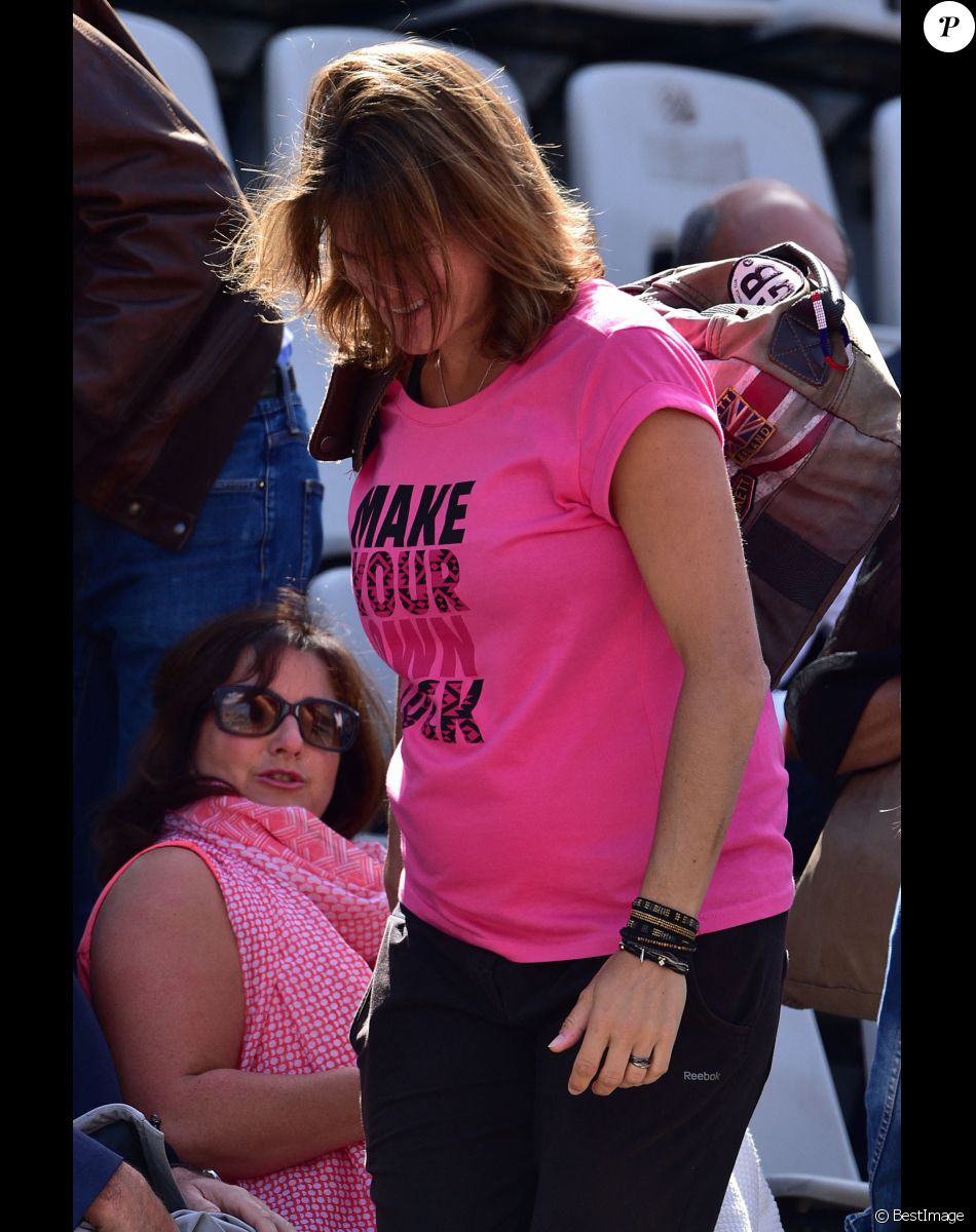 Amélie Mauresmo enceinte - People dans les tribunes des Internationaux de France de tennis de Roland Garros le 3 juin 2015.