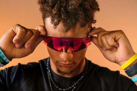 Patrick Mahomes - Oakley lance une nouvelle version de ses lunettes de Soleil Kato