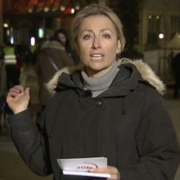 Anne-Sophie Lapix présente le journal de 20h sur France 2 en directe de l'Ukraine où la guerre avec la Russie fait rage