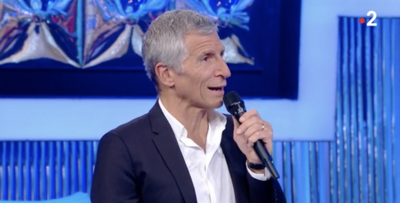 La candidate Bérangère raconte une anecdote très étonnante à Nagui dans "N'oubliez pas les paroles" - France 2, émission du 14 mars 2022