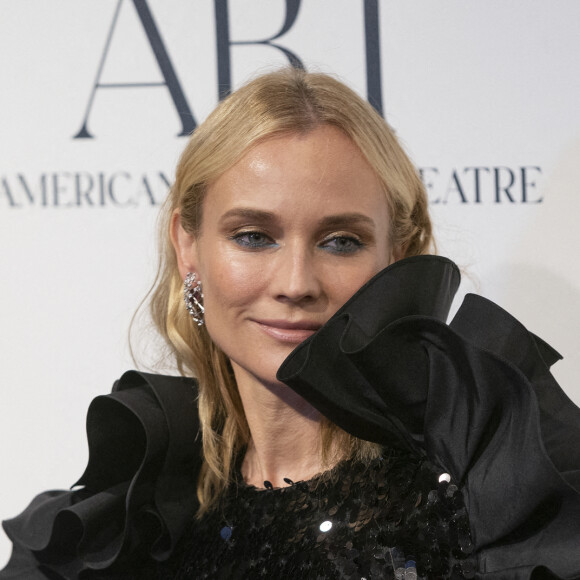 Diane Kruger wearing dress by Wes Gordon for Carolina Herrera au photocall du gala "American Ballet Theatre" à New York, le 26 octobre 2021. 