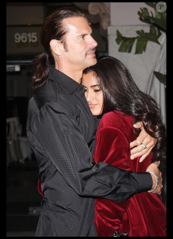 Lorenzo Lamas et sa nouvelle petite amie à Los Angeles le 14 janvier 2010