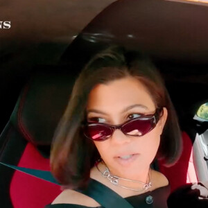 Kourtney Kardashian et son fiancé Travis Barker dans la bande-annonce de l'émission de télé-réalité "The Kardashians", diffusée à partir du 14 avril prochain sur Hulu.