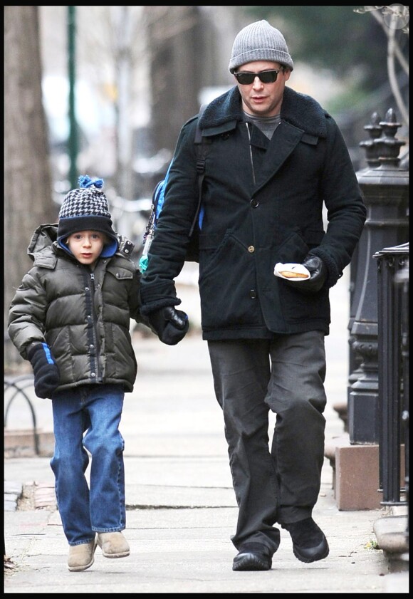 Matthew Broderick se promène avec son fils, James Wilke, à Los Angeles, le 15 janvier 2010.