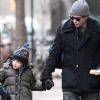 Matthew Broderick se promène avec son fils, James Wilke, à Los Angeles, le 15 janvier 2010.