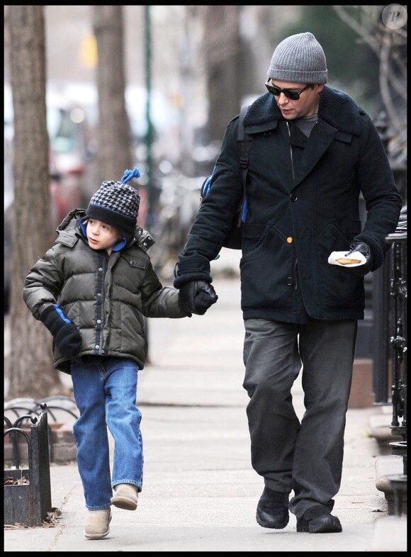 Matthew Broderick se promène avec son fils, James Wilke, à Los Angeles, le 15 janvier 2010.