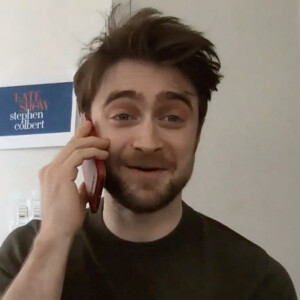 Daniel Radcliffe a raconté au présentateur américain Stephen Colbert qu'il occupait ses journées à construire un Jurassic Park géant en Légo pendant la période de confinement dûe à l'épidémie de Coronavirus Covid-19. Londres le 1 er avril 2020. 