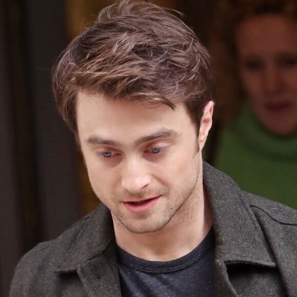 Daniel Radcliffe quitte les studios de la BBC après l'annulation de sa pièce de théâtre à cause du coronavirus à Londres